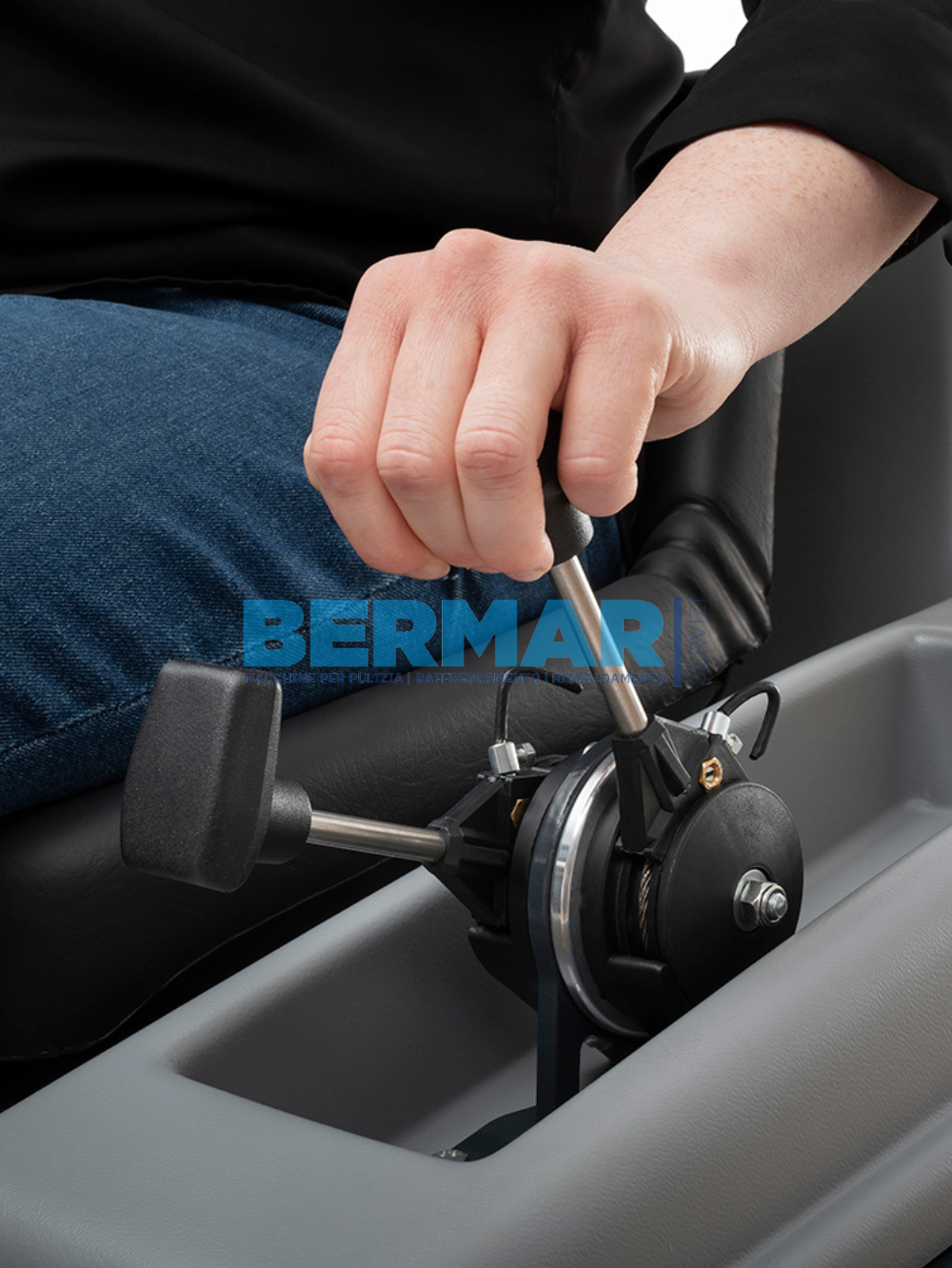 Spazzatrice Uomo a Bordo Ghibli HS R 120