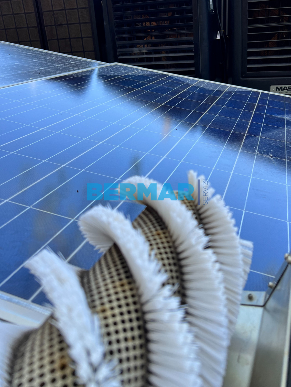 Spazzola a rullo Elettrica per Pulizia Pannelli Fotovoltaici