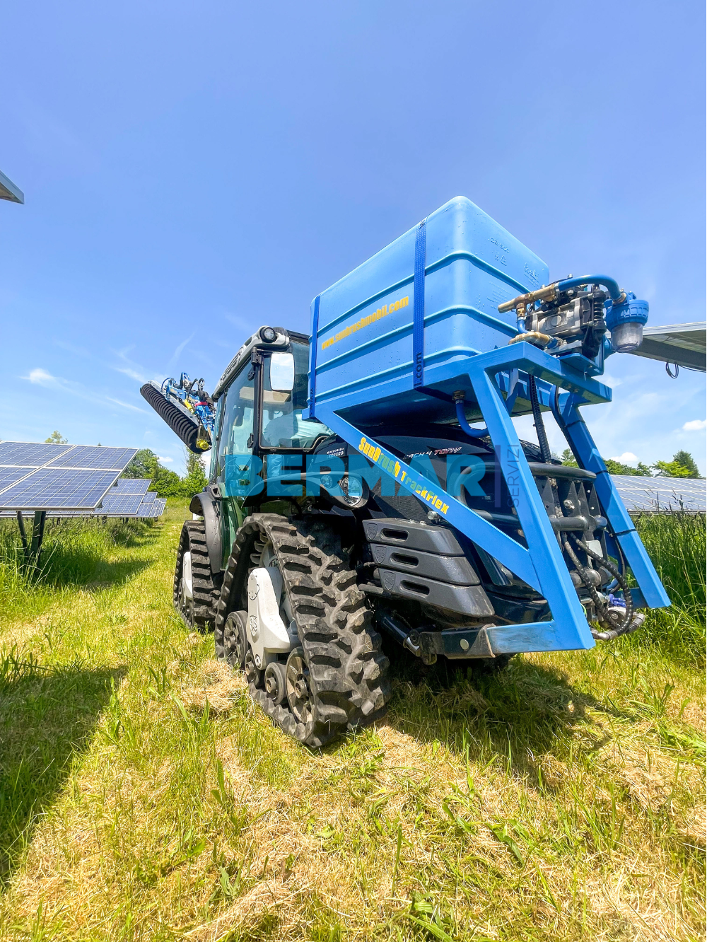 Spazzola impianti fotovoltaici Sunbrush Track Flex: trattore, pala, telescopico